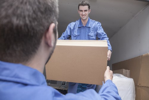 Residential and commercial moving van support in Eltham