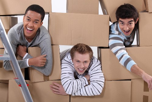 Careful transport of furniture and boxes in Eltham